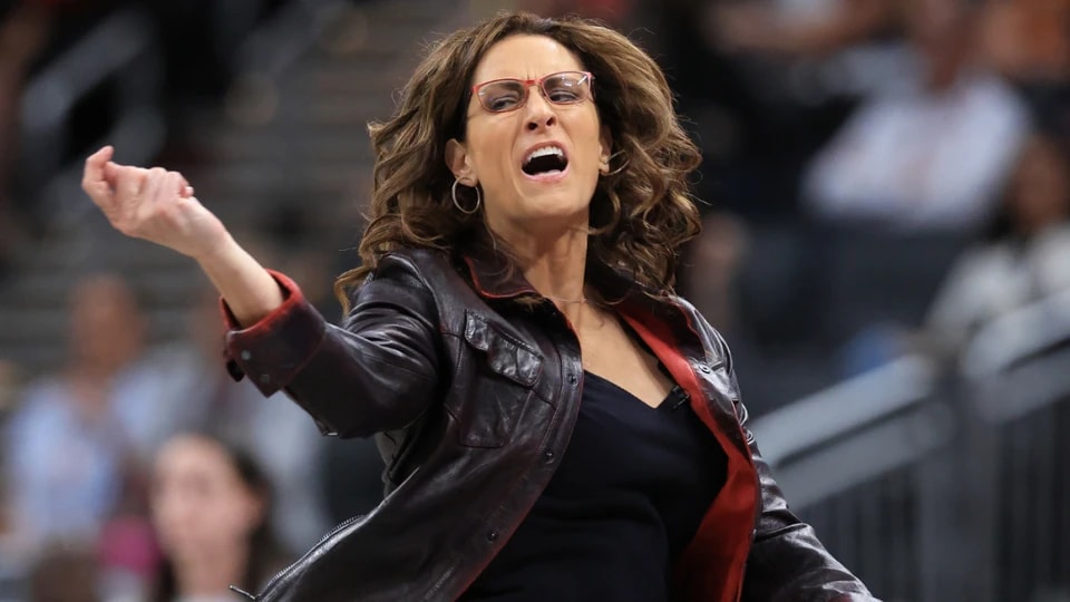 包括对防守, 狂热队在比, 康的控球后