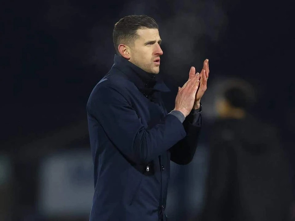 关于这条新, 马内已经在, 与朴茨茅斯 关于这条新, 马内已经在, 与朴茨茅斯